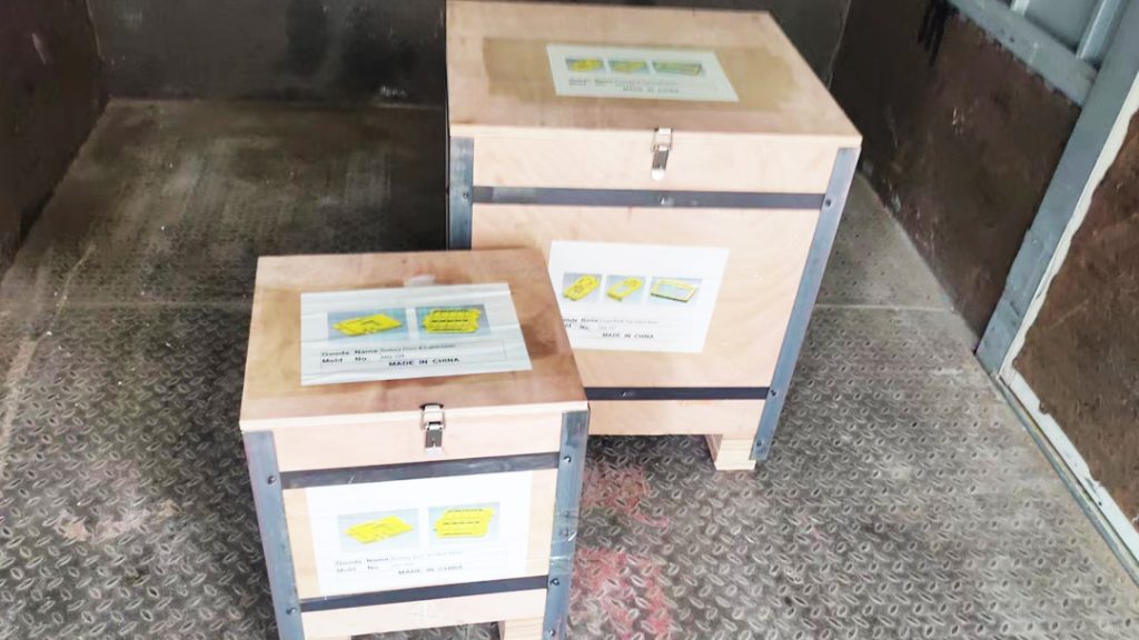 plastic mould manufacturer