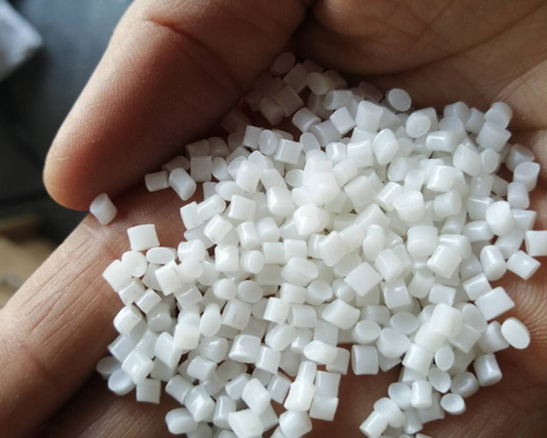 Injection molding materials are primarily thermoplastics, but thermosets, elastomers, and specialty polymers are also used.