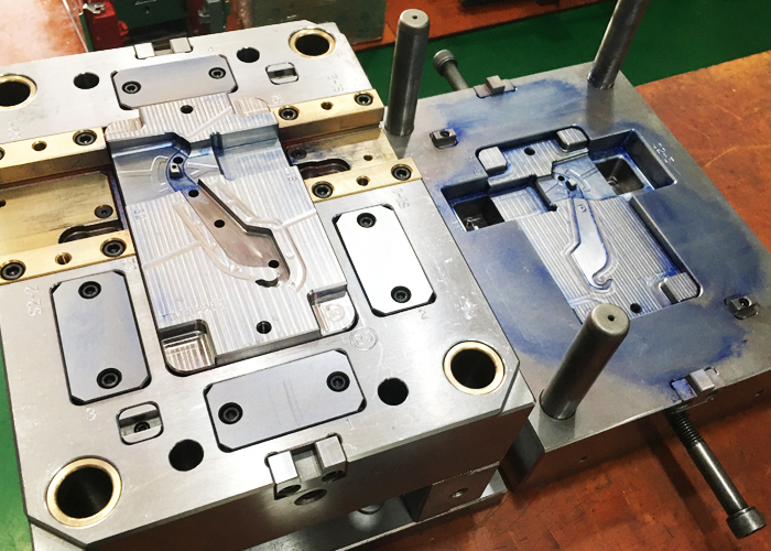 TONGDA LINK is a leading mold manufacturer specializing in the production of precision molds and premium-quality injection molded plastic products. Our expertise lies in delivering meticulously crafted solutions that meet the highest industry standards, ensuring durability, accuracy, and exceptional performance for our global clientele.