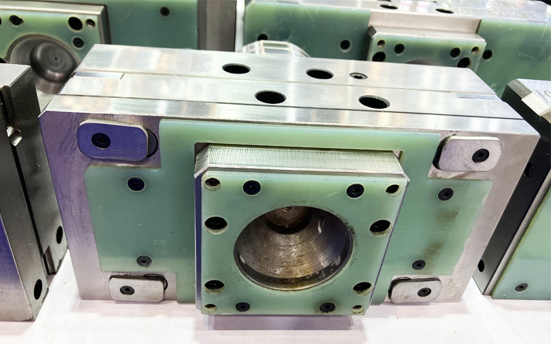 advantages of microinjection molding High precision and cost-effective