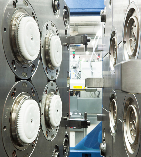 Lightweight plastic gears Injection molding