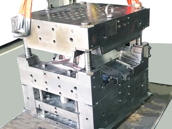 TONGDA LINK high-quality two plates mold manufacturing.