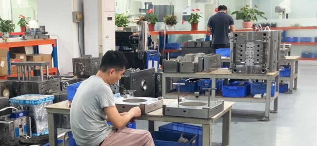 Продукция из пластика на заказ в компании «TONGDA LINK MOLD».